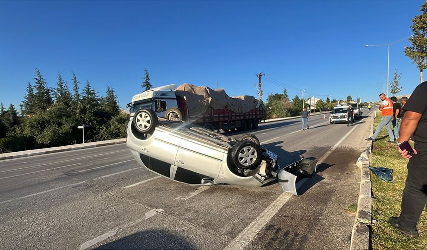 Takla Atan Otomobil Karşı Şeride Devrildi: 1 Yaralı