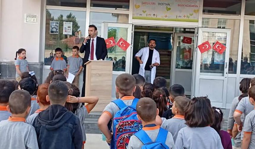 Kaymakam Düzgün Ders Zili Heyecanına Ortak Oldu