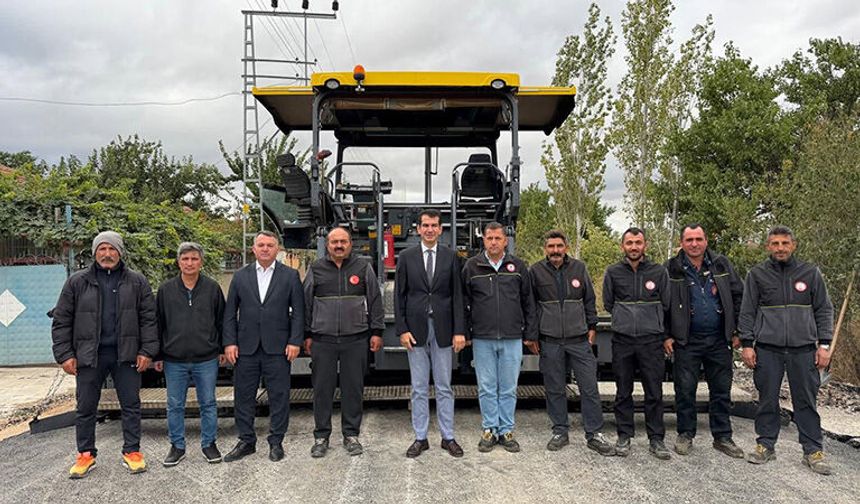 Sungurlu Kaymakamı Köksal asfalt çalışmalarını inceledi