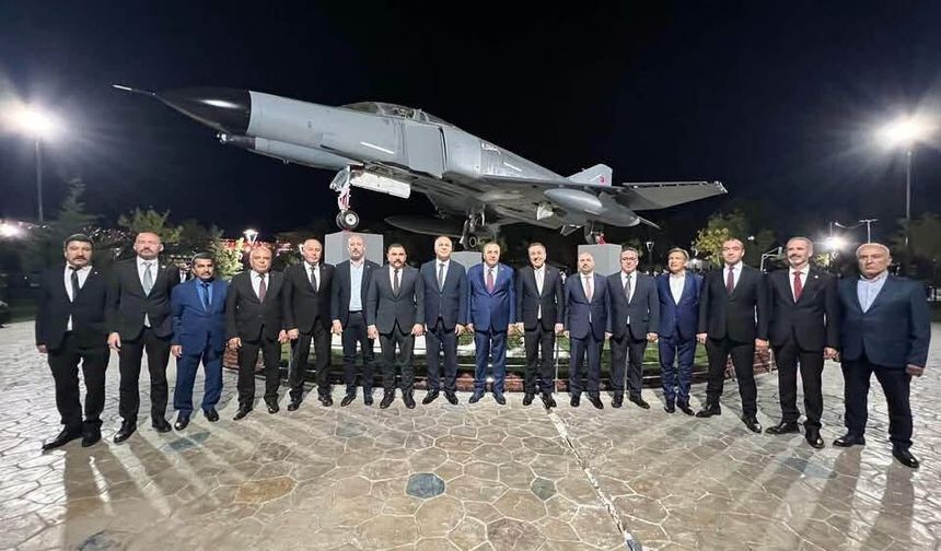 F-4 anı uçağına özel açılış