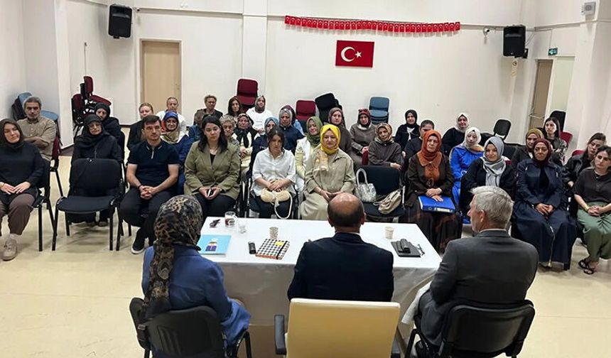 Çocuk Evleri personeli ile istişare yapıldı