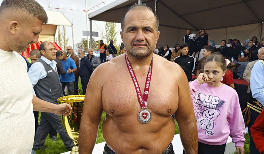 Başpehlivan Mehmet Yeşil oldu