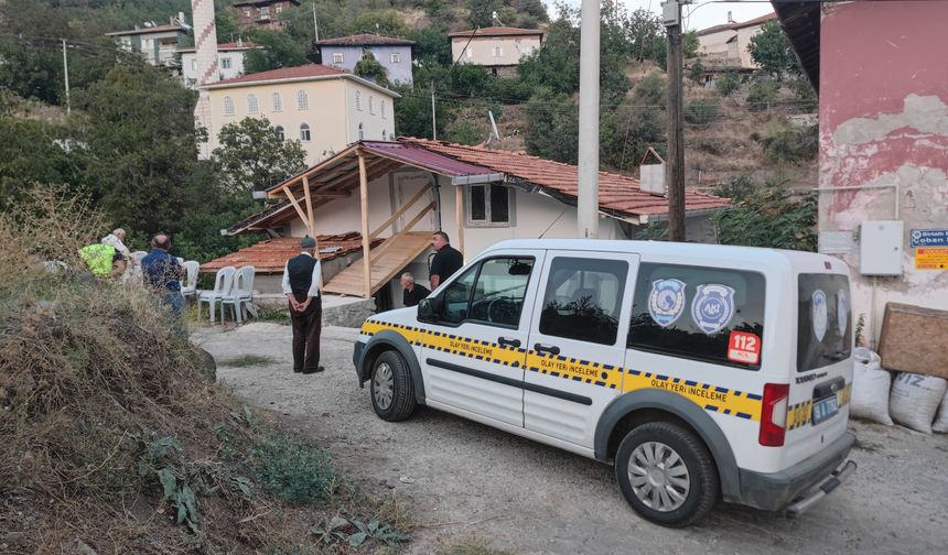 Yakınları Haber Alamadı, Eve Girdiklerinde Ölü Buldular
