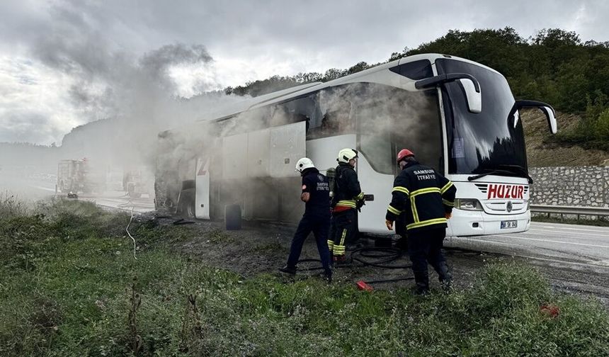 Otobüs Alev Aldı, Yolcular Saniyelerle Kurtarıldı