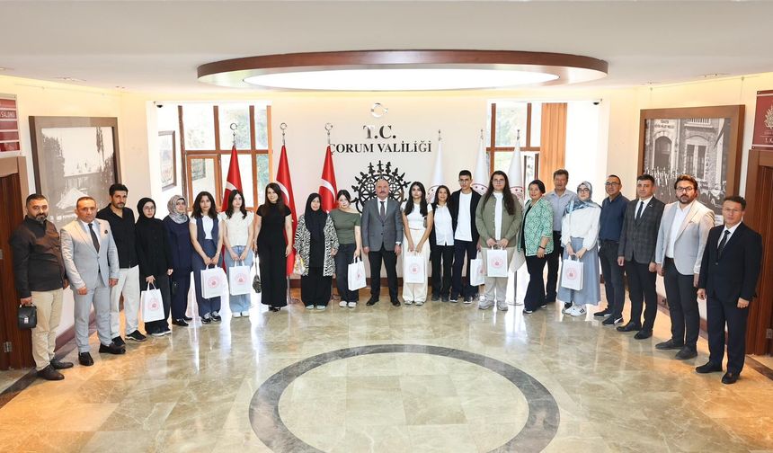 Çorum’un Gururu Oldular! Vali Çalgan Başarılı Öğrencileri Kabul Etti