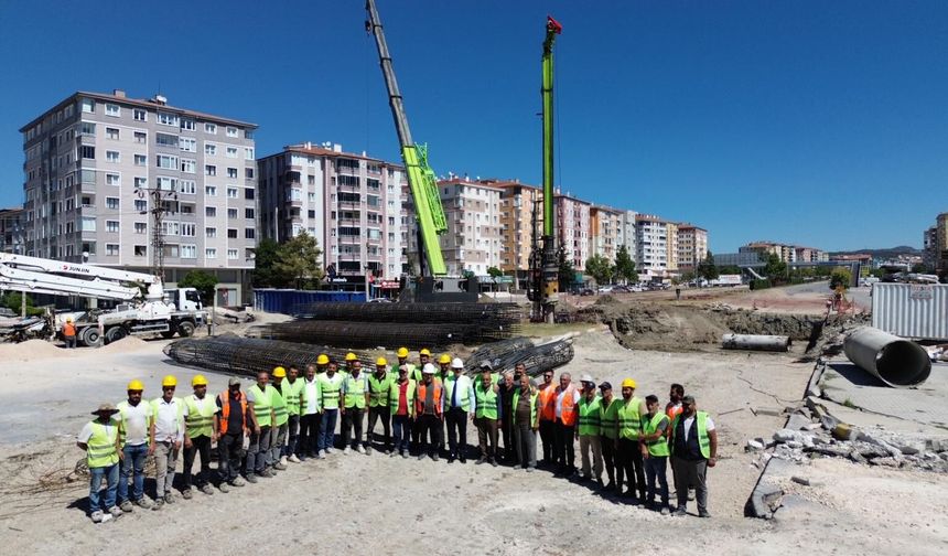 Ahlatcı’dan Kavşak İncelemesi! Yıl Sonu İçin Tarih Verdi