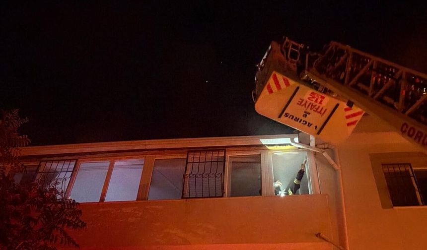 Aile Yangında Mahsur Kaldı! 2’si Çocuk 7 Kişi Kurtarıldı
