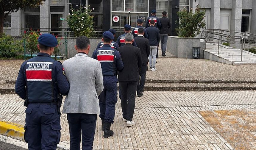 Definecilere suçüstü! Patlayıcı ve yılan kameraları bile var