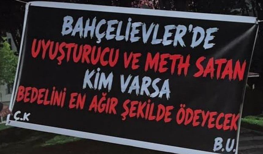 Parkta gizemli afiş! “Bedelini en ağır şekilde ödeyecekler”