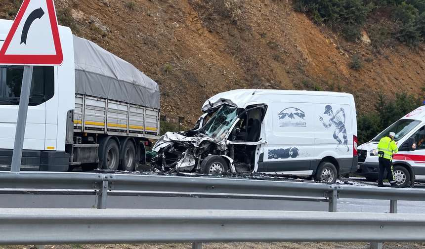 Samsun yolunda dehşet! Yüklü kamyona ok gibi saplandı