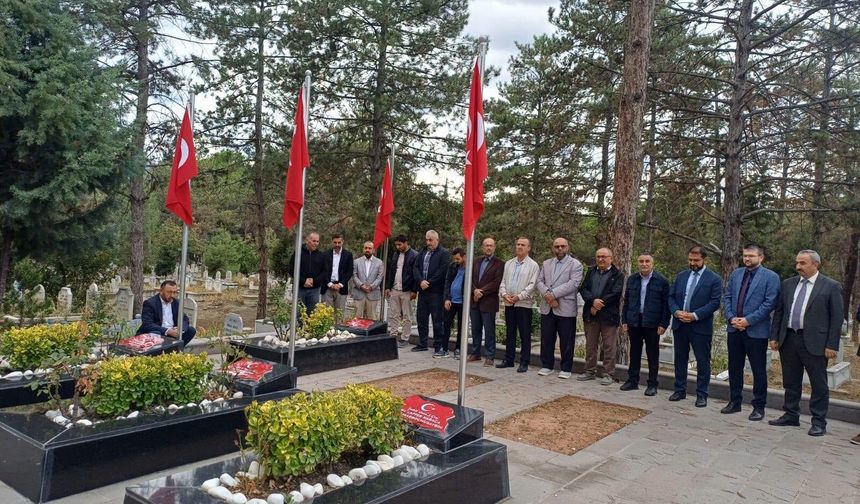 Din görevlileri şehitleri ziyaret etti