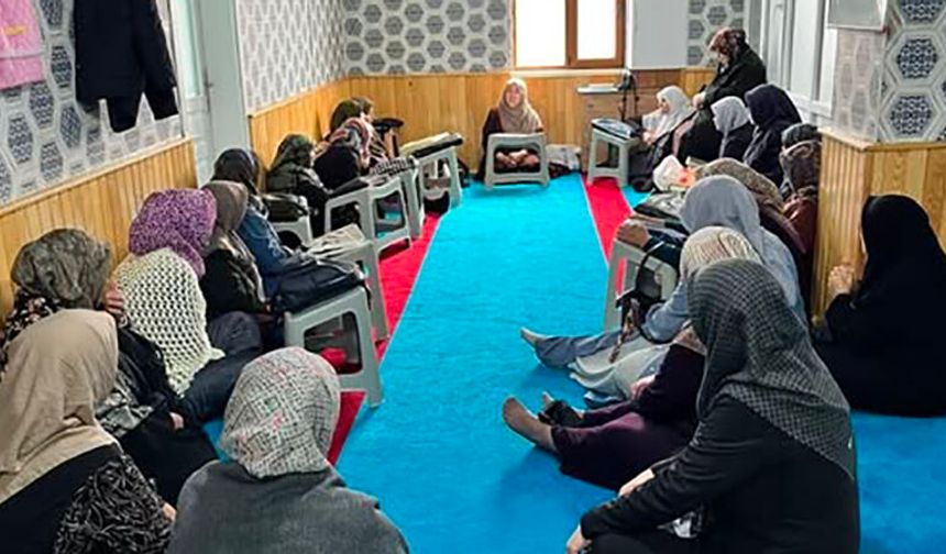 Alaca’da yaşlılara değer ve sorumluluklarımız konulu sohbet