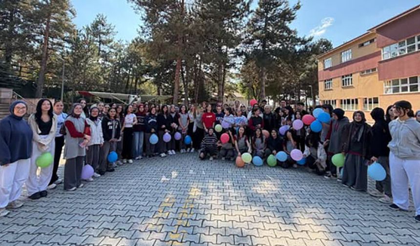Hitit Üniversitesinden Dünya Kız Çocukları Günü'nde Bilim Kafe etkinliği