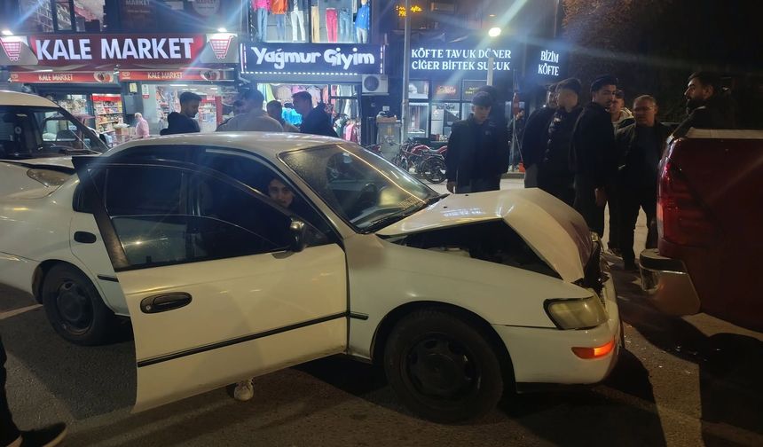 Saat Kulesi önünde zincirleme kaza