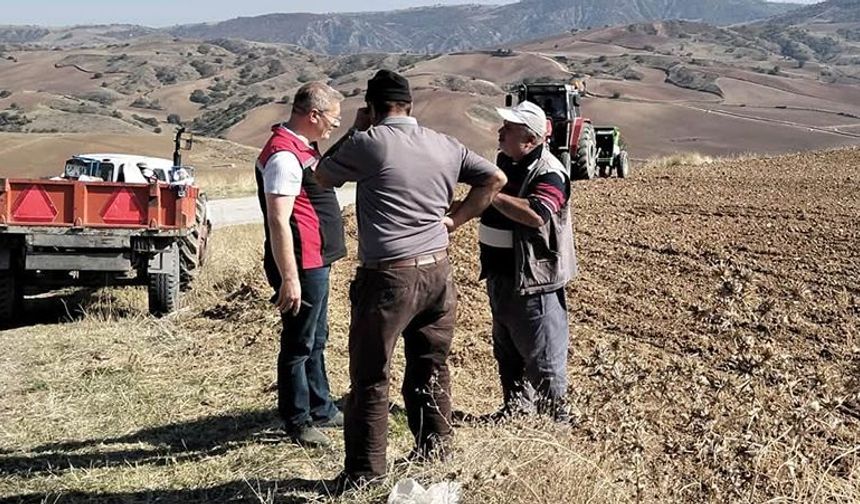 Hububat eken üretici ile teknik personel bir araya geldi