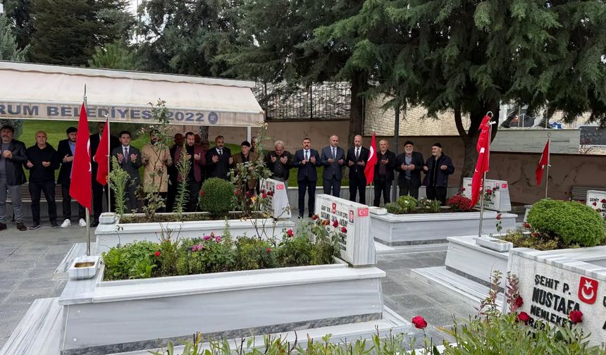 MHP’den Şehitlik ziyareti