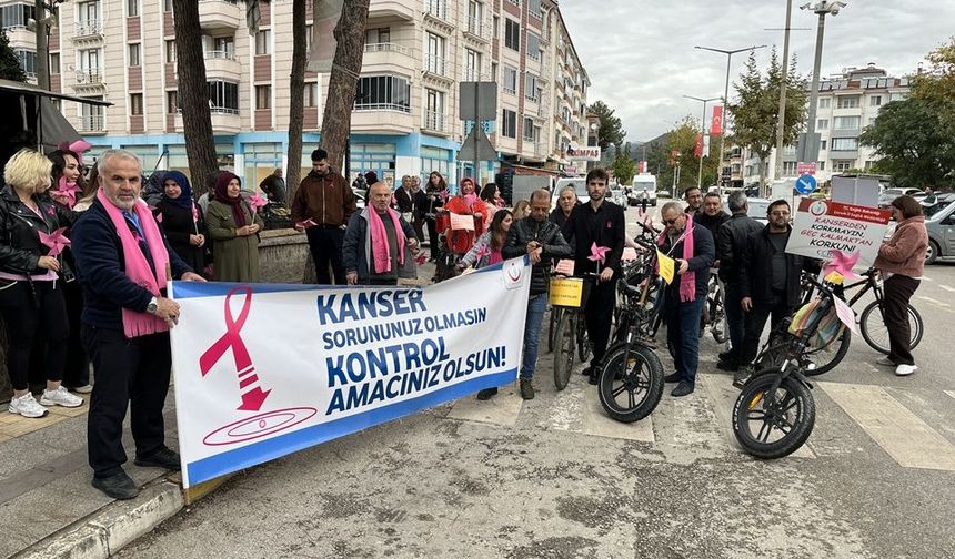Meme kanserine dikkat çekmek için pedal çevirdiler