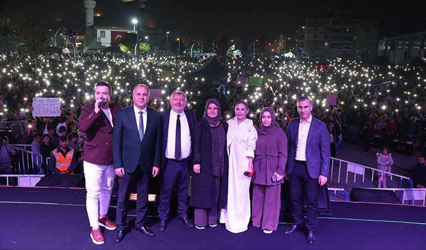 Şarkıcı Merve Özbey Osmancık'ta konser verdi