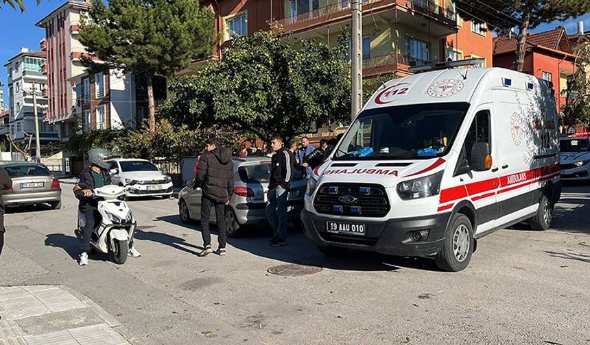 Motosiklet ile otomobil çarpıştı, motosiklet sürücüsü yaralandı