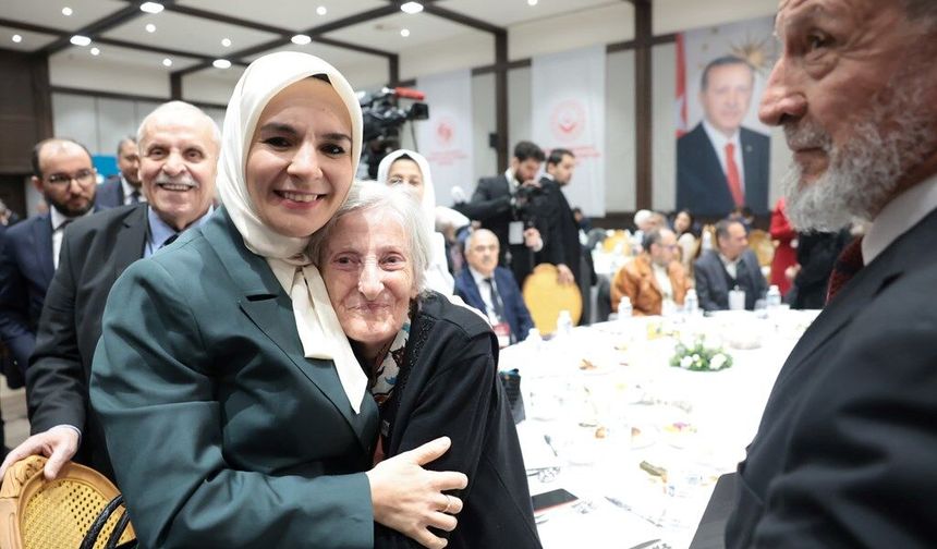Engelli ve yaşlı aylıkları hesaplara yatmaya başladı