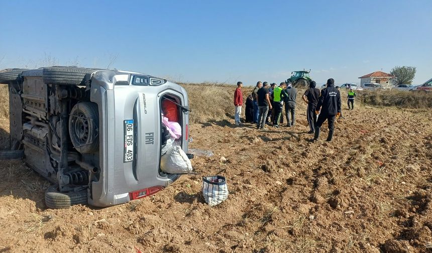 Takla atan araçta dehşeti yaşadılar: 2 kişi yaralandı