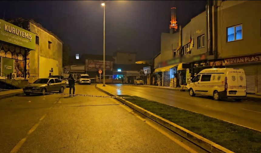 Maskeli saldırganın hedefi olan iş yeri yine kurşunlandı