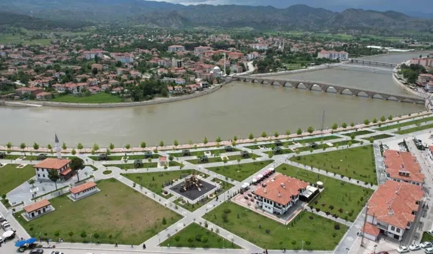 Kızılırmak kenarında yürüyüş ve bisiklet yolu yapılacak