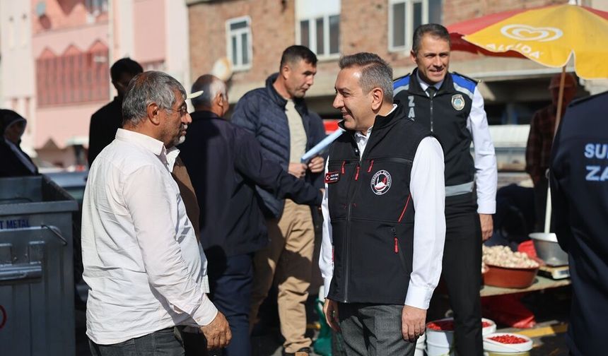 Başkan Dere, Perşembe Pazarı’nda esnaf ve vatandaşlarla buluştu