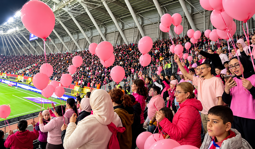 Çorum FK maçında pembe farkındalık: “Korkma, fark et!”