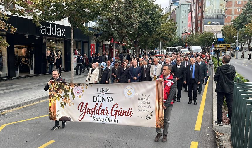 Çorum’da yaşlılar için yürüdüler: “Hepimiz bir gün yaş alacağız”