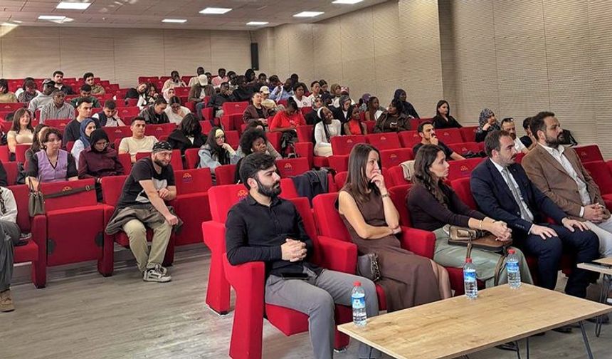 Filipinler Ankara Büyükelçisi Uluslararası İlişkiler Bölümü öğrencileriyle buluştu