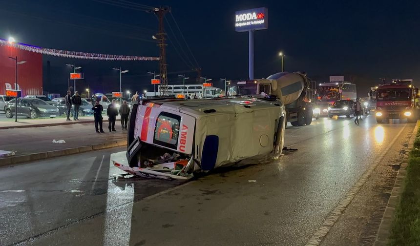 Çevre yolunda can pazarı! Ambulansın karıştığı kazada 6 kişi yaralandı