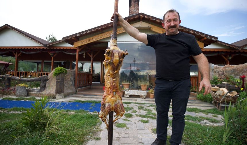 Çocukluk hayalini gerçekleştirdi, sırık kebabıyla ün kazandı