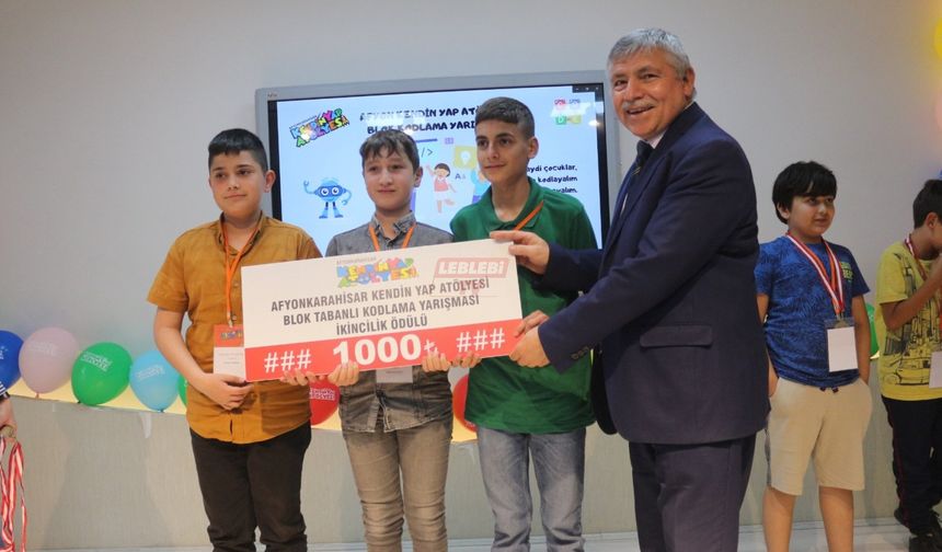 Oğuzlar Ortaokulu Kodlama Yarışmasında Türkiye İkincisi Oldu