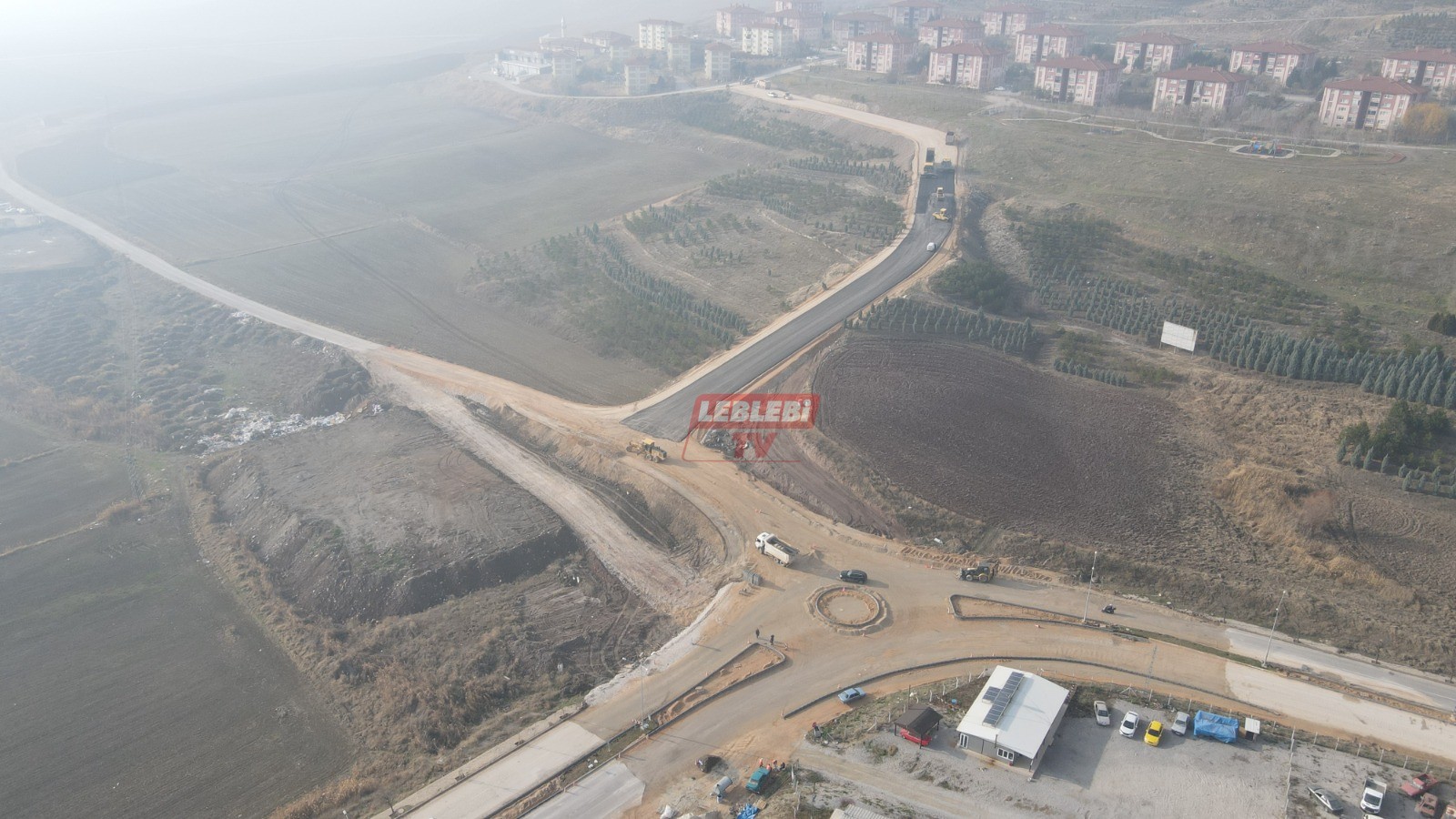 Akkent’in yeni giriş yolu asfaltlandı (6)