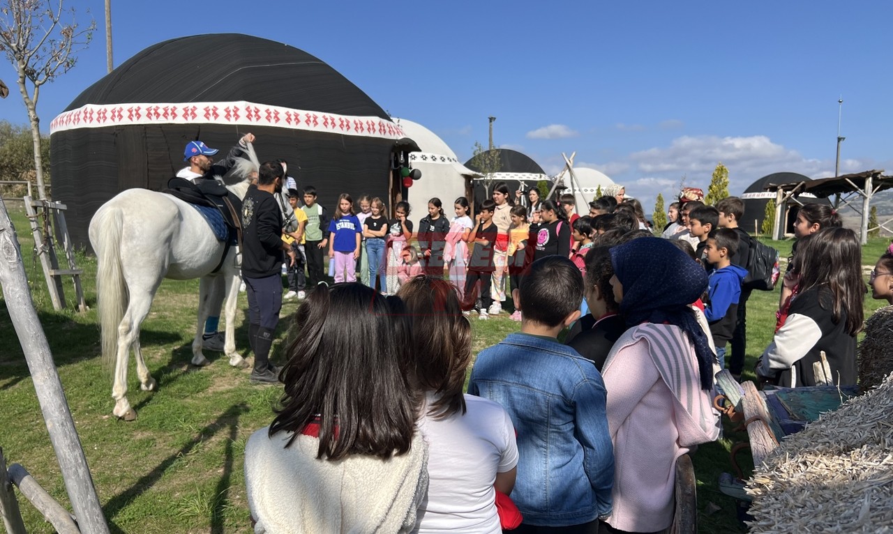 Çorumlu Obası, Öğrencilerin Akınına Uğruyor (3)