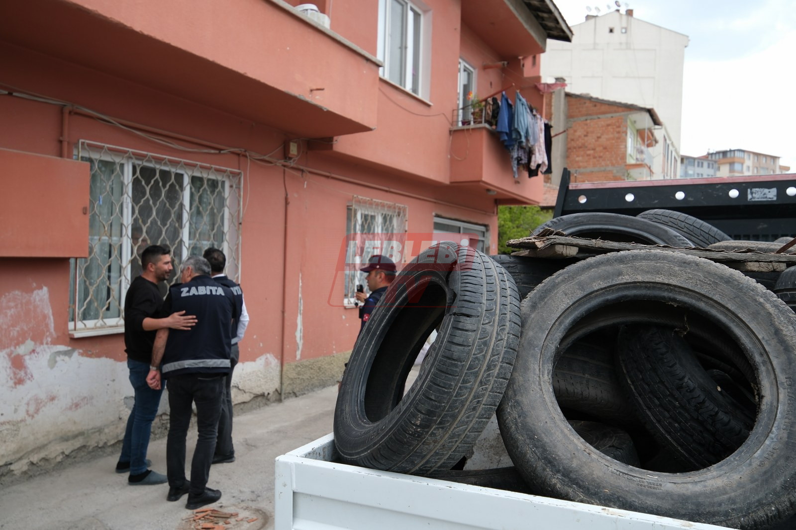 Zabıta’dan Park Yerlerini Engelleyenlere Geçit Yok (7)