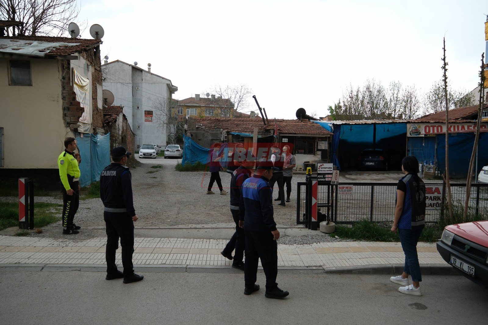 Zabıta’dan Park Yerlerini Engelleyenlere Geçit Yok (8)