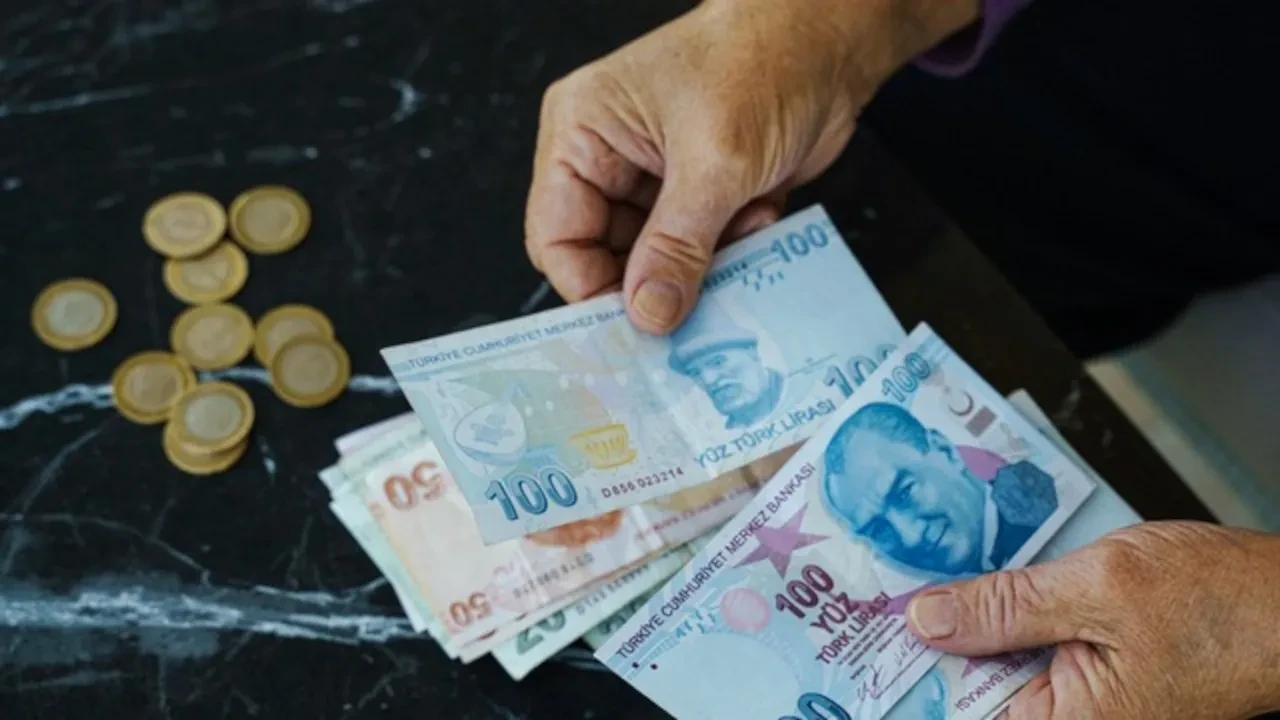 HAYAT FİNANS 
Kâr Payı %42,64
Net Getiri 7.710 TL
Vade Sonu Tutar 257.710 TL
GARANTİ BANKASI 
Faiz Oranı %42,00
Net Getiri 7.595 TL
Vade Sonu Tutar 257.595 TL