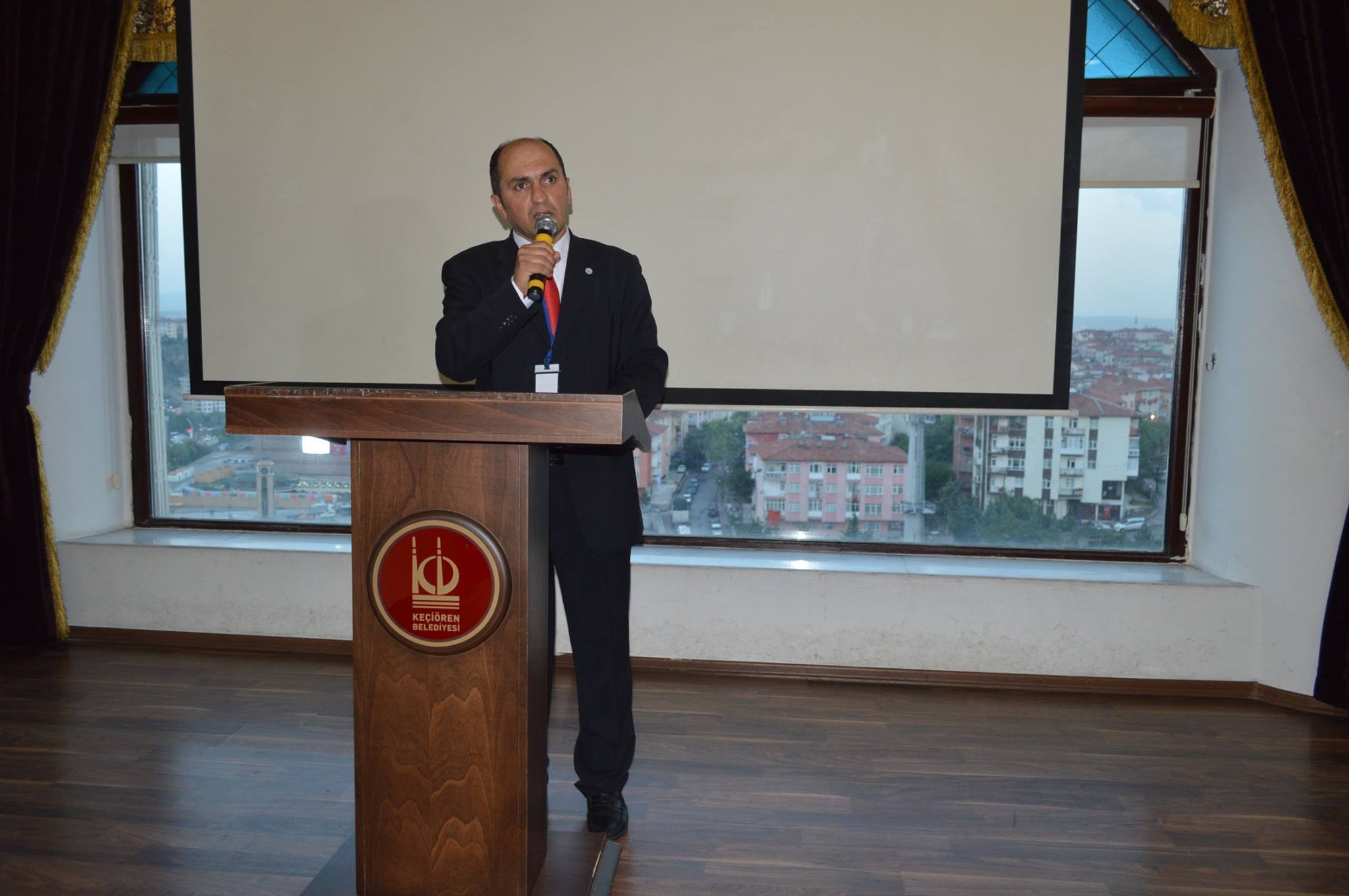 Spor sahalarına, okuldan caddeye kadar — Nihat Hoca’nın adı İskilip’te kalıcı olmalı. 
İskilip Belediye Başkanı İsmail Çizikçi’ye buradan içten bir çağrı yapmak istiyorum! Nihat Armutçu ismini ilçemizde yaşatmak için bir karara imza atın.
İskilip Belediyesi tarafından inşa edilecek spor kompleksinin yapılacağı alanda zemin etüdü çalışmalarının başladığı açıklanmış ve çalışmaların ardından inşaat sürecinin de hemen başlayacağı ifade edilmişti.
Önerim somut, ilçemize kazandırılacak spor kompleksine “Nihat Armutçu Spor Kompleksi” adı verilsin.