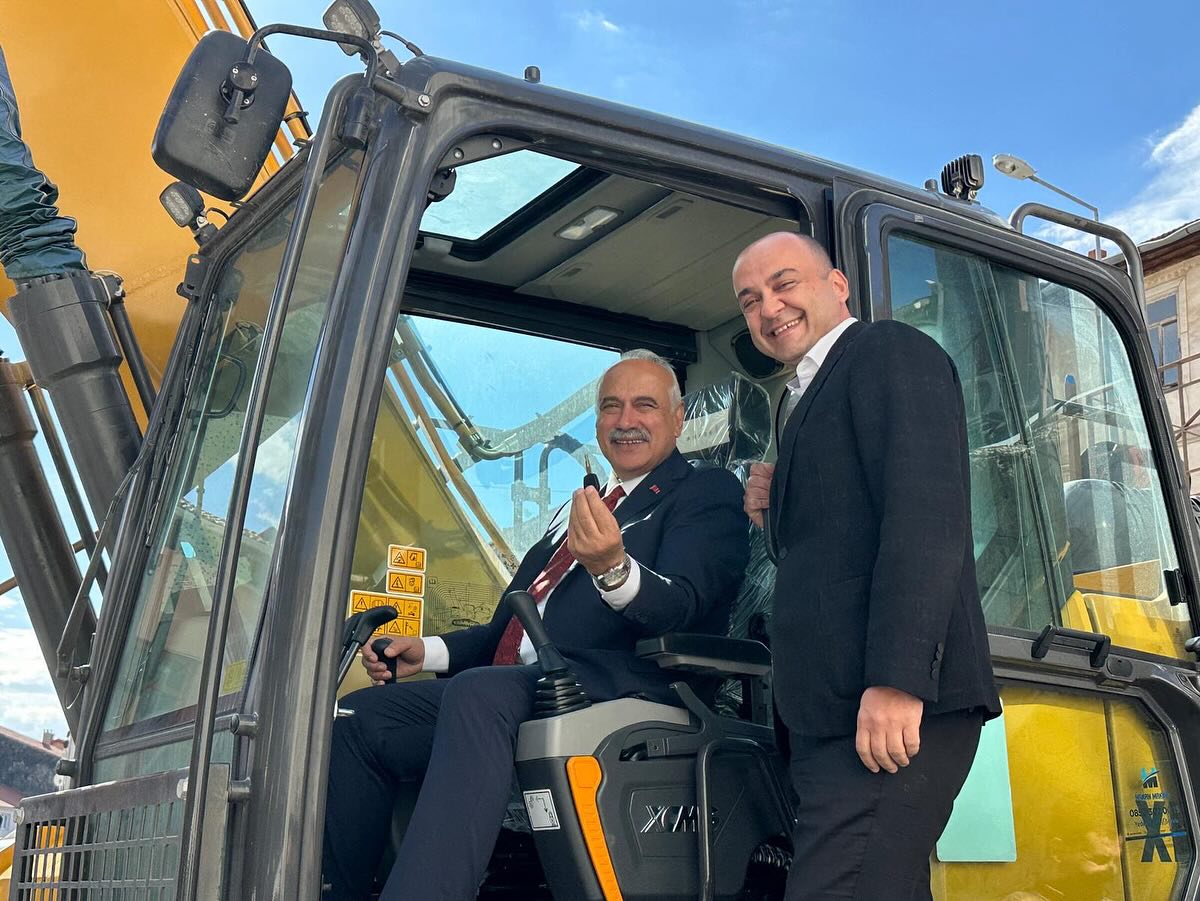 573516022 17927474955134090 6027016330105028406 N