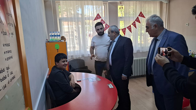 574557418 122148212702706748 3924731729559539518 N