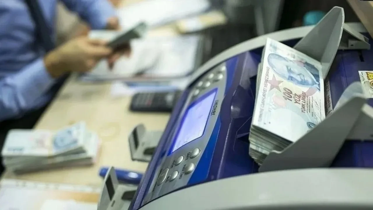QNB
Faiz Oranı %46,25
Net Getiri 8.363 TL
Vade Sonu Tutar 258.363 TL
DENİZBANK 
Faiz Oranı %43,50
Net Getiri 7.866 TL
Vade Sonu Tutar 257.866 TL