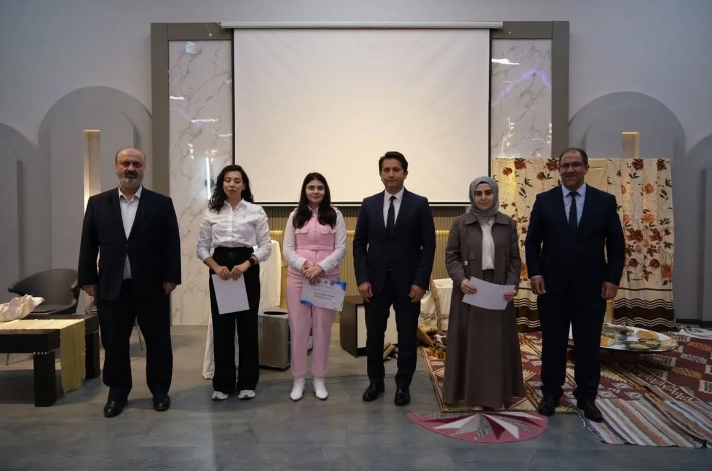 572612414 18334409767238372 2376764968044503577 N