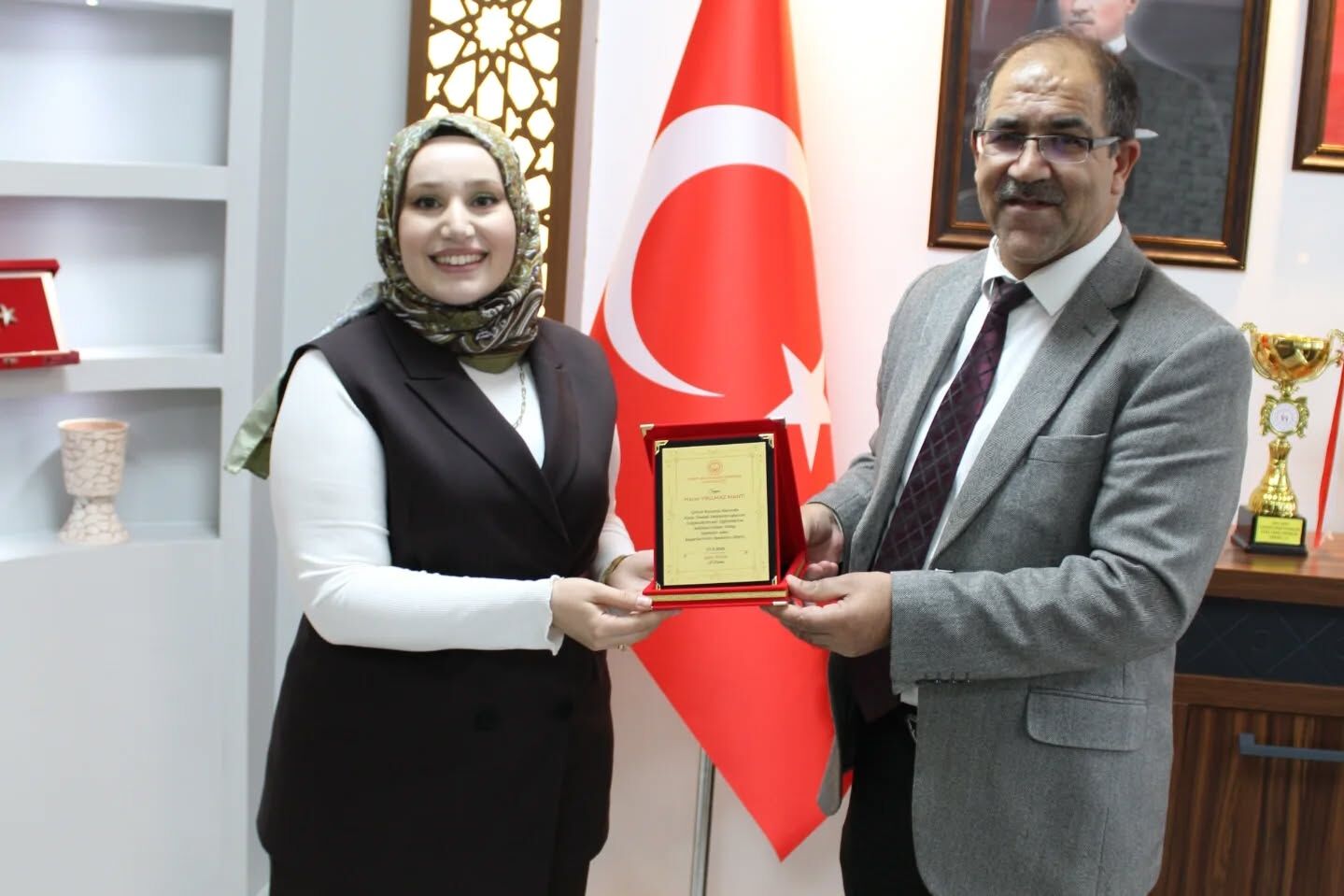 575681852 18335307751238372 354423524989990133 N