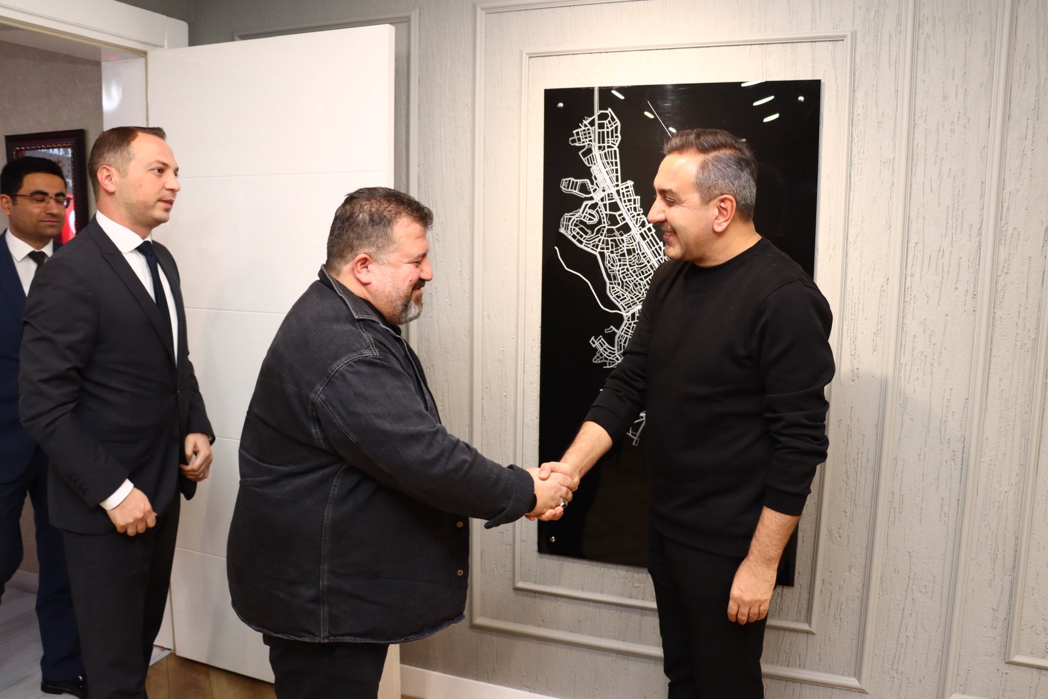 584416557 10163868878493578 7679886973042288619 N