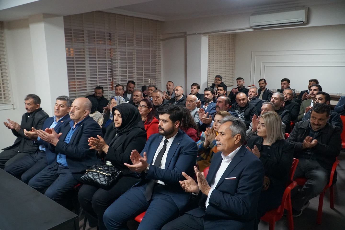 586852987 18544695652012598 5836343415031692530 N