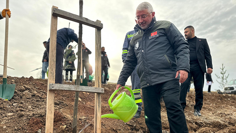 Nadık Şehir Ormanı’nda İlk Ağaçlar Toprakla Buluştu (2)