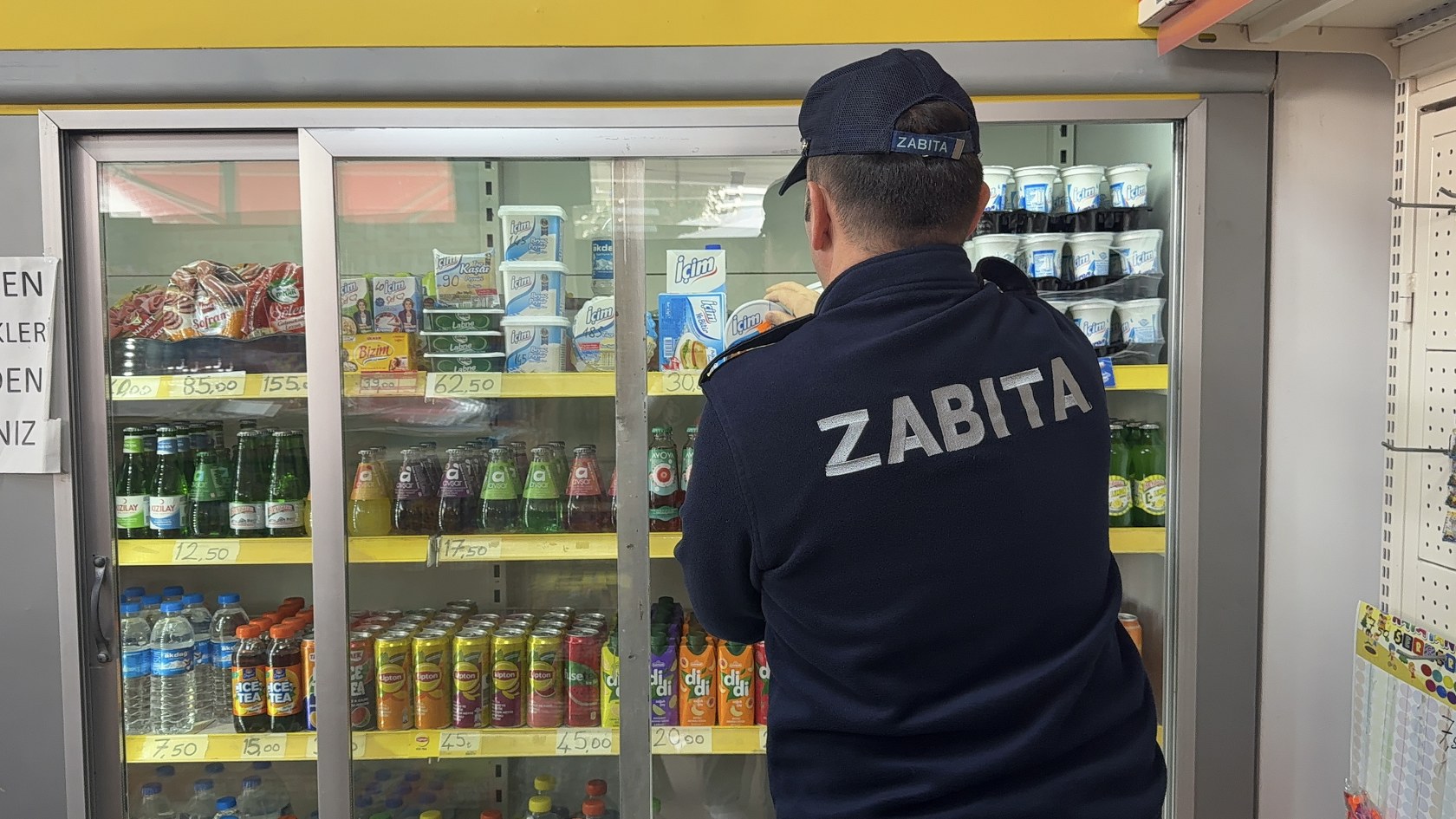 Okul Çevresindeki Bakkal Ve Büfelere Sıkı Denetim (2)