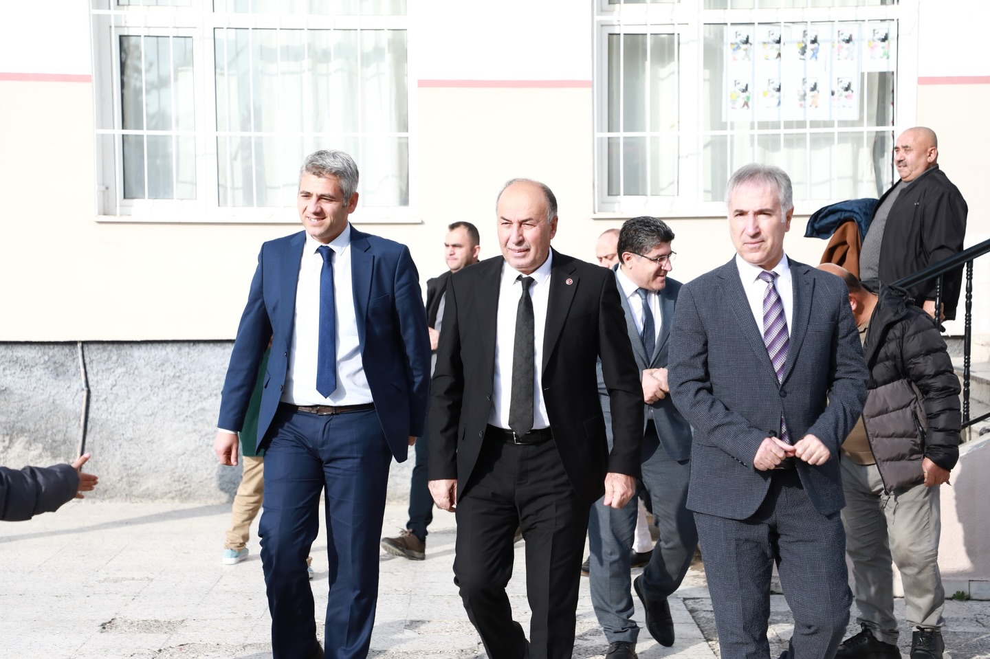 587736280 17932917528128749 6493764483102495652 N